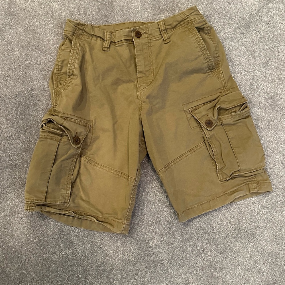 Men’s American Eagle Khaki shorts with flex.